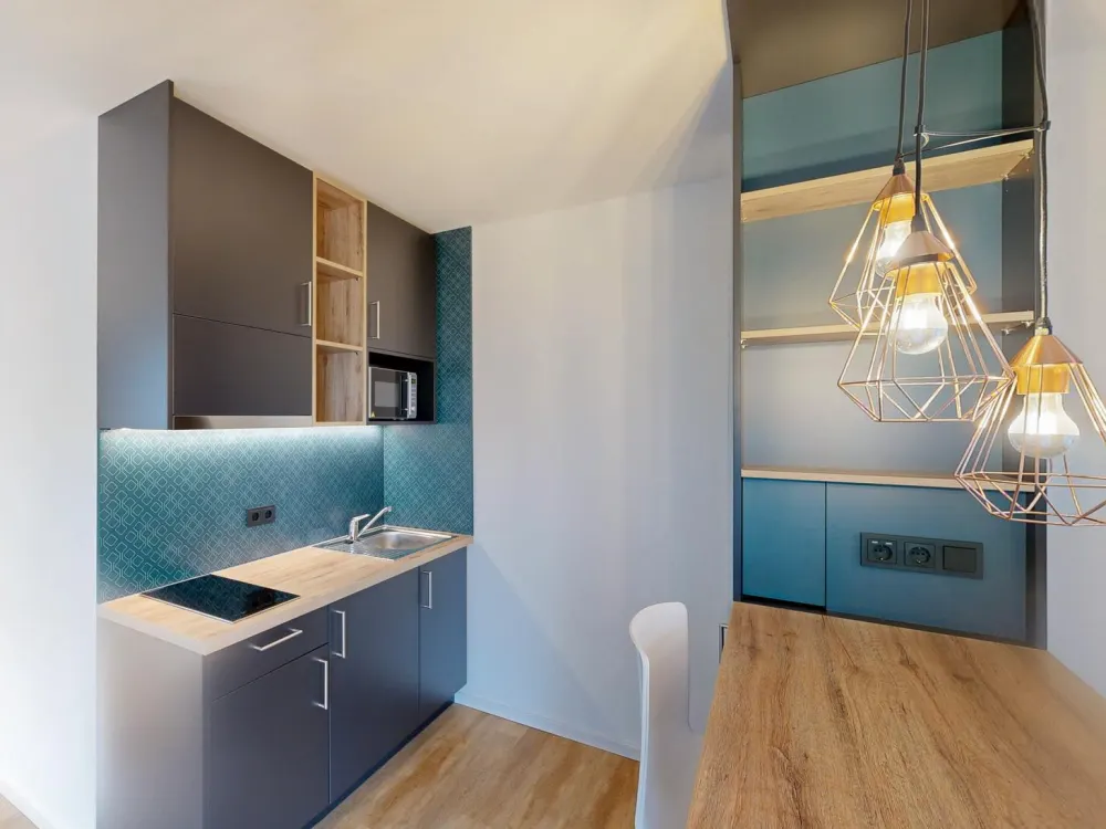 Modernes Studio-Apartment mit stilvoller Möblierung