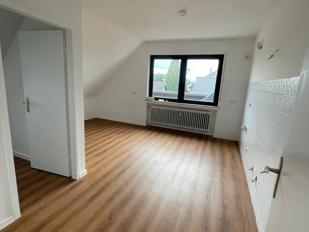 Helle Dachgeschosswohnung in Bornheim-Rösberg zu vermieten!
