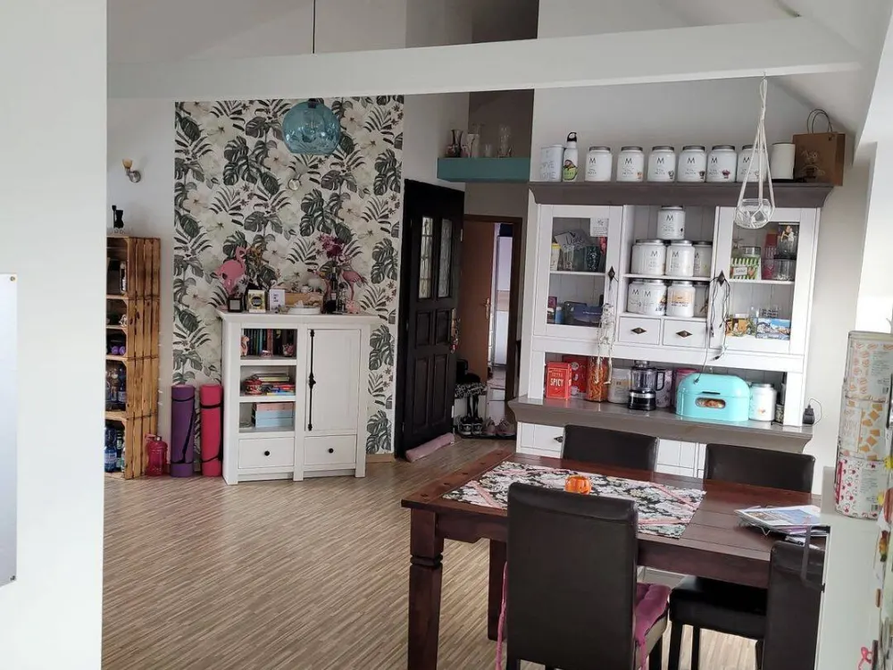 94qm 3 Zimmer, komplettes Dachgeschoss