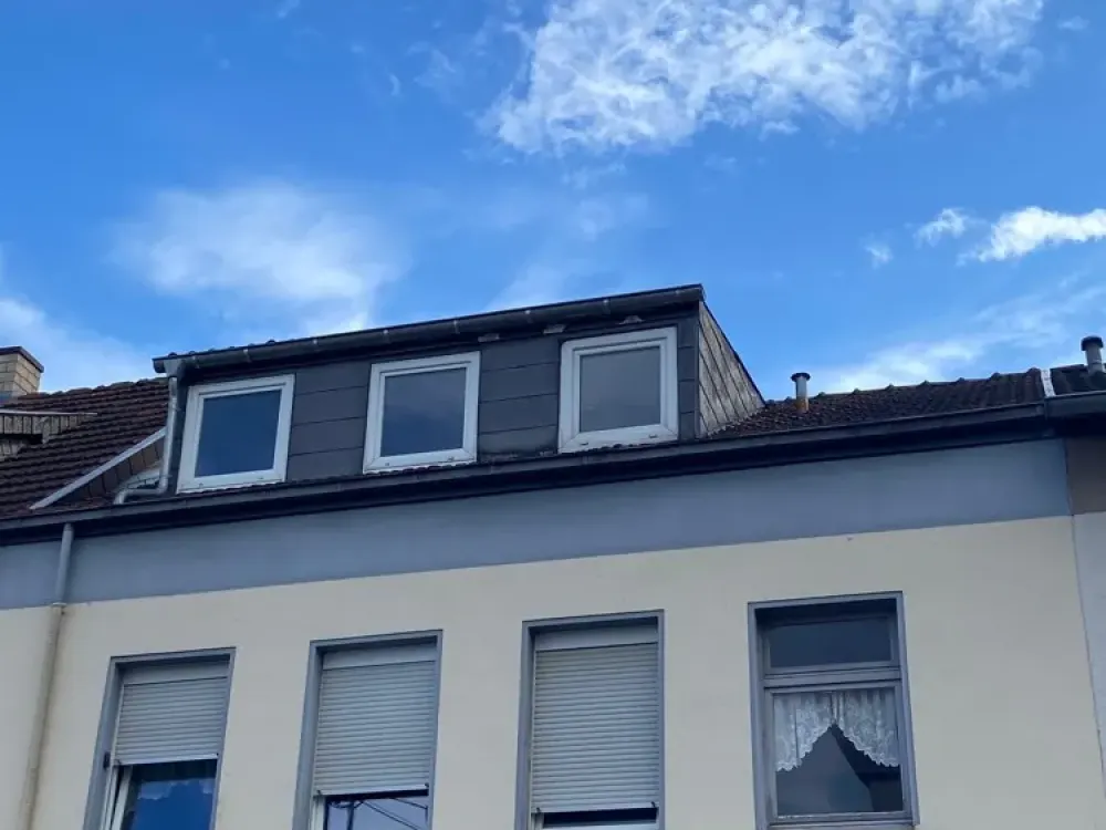 Helle, renovierte 2 ZKB Wohnung mit Balkon
