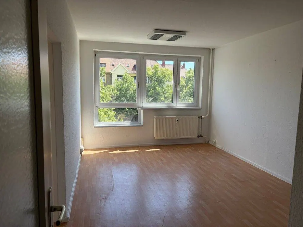 Attention seniors: 3-room apartment with wheelchair-accessible kitchen