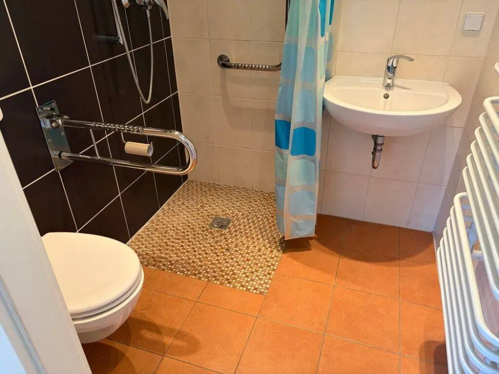 Attention seniors: 3-room apartment with wheelchair-accessible kitchen