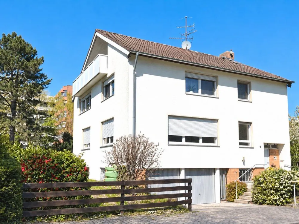 130 m², Großzügige 4-Zimmer-Wohnung mit Balkon in Lehrte