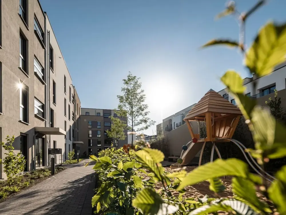 Großzügige 4-Raum Wohnung mit Balkon, Einbauküche sowie einem Tiefgaragenstellplatz