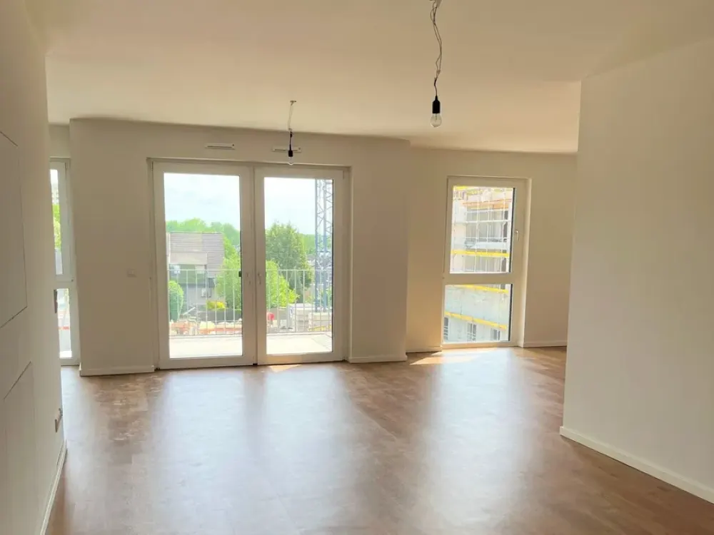 Großzügige 4-Raum Wohnung mit Balkon, Einbauküche sowie einem Tiefgaragenstellplatz