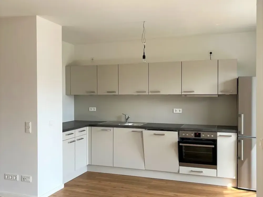 Großzügige 4-Raum Wohnung mit Balkon, Einbauküche sowie einem Tiefgaragenstellplatz