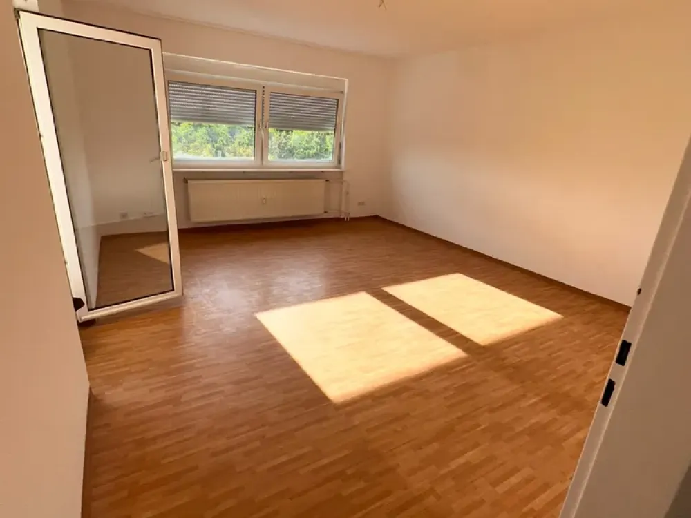 3-Raum-Wohnung mit Balkon und Parkplatz in Frankfurt am Main