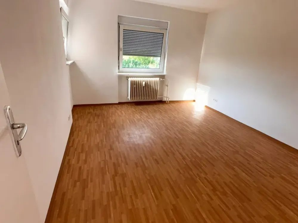 3-Raum-Wohnung mit Balkon und Parkplatz in Frankfurt am Main