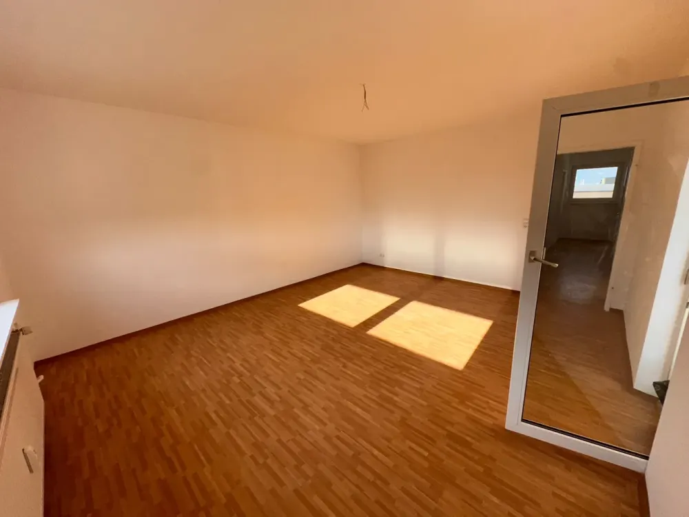 3-Raum-Wohnung mit Balkon und Parkplatz in Frankfurt am Main