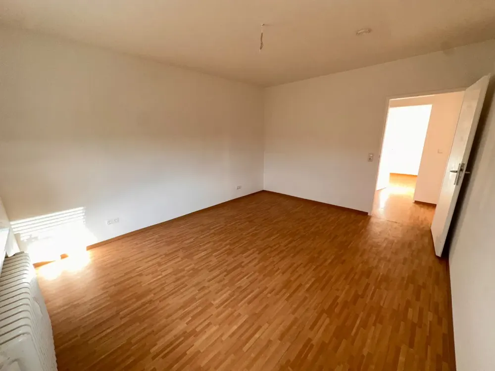 3-Raum-Wohnung mit Balkon und Parkplatz in Frankfurt am Main