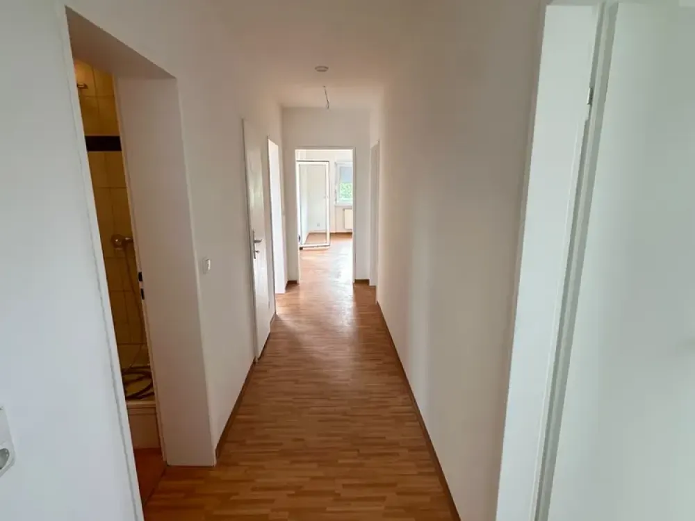 3-Raum-Wohnung mit Balkon und Parkplatz in Frankfurt am Main