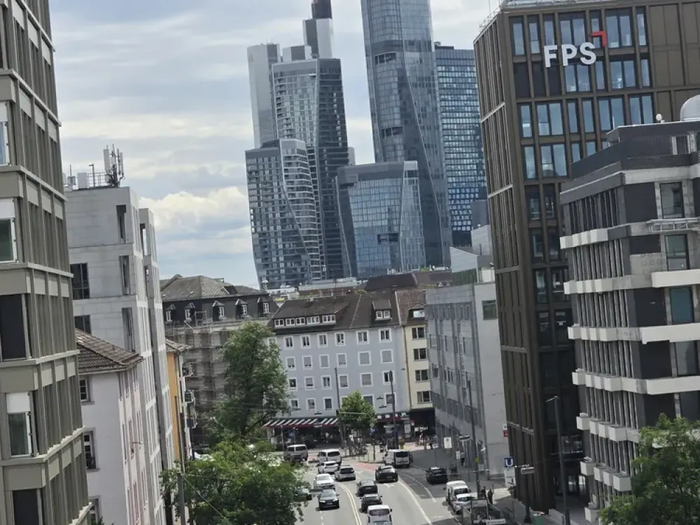 Nordend: Exklusiv möbliertes 1-Zimmer-Apartment