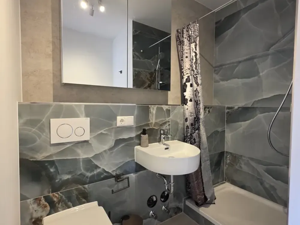 Nordend: Exklusiv möbliertes 1-Zimmer-Apartment
