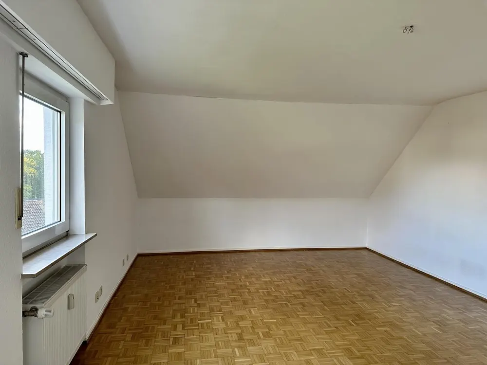 Gedämmte, helle Dachgeschosswohnung, 3 Zimmer + Arbeitszimmer mit Panoramablick auf der Bellevue