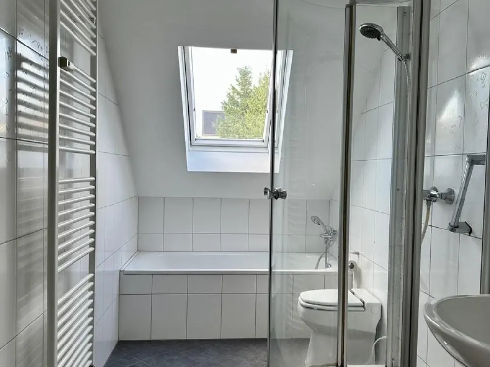 Gedämmte, helle Dachgeschosswohnung, 3 Zimmer + Arbeitszimmer mit Panoramablick auf der Bellevue