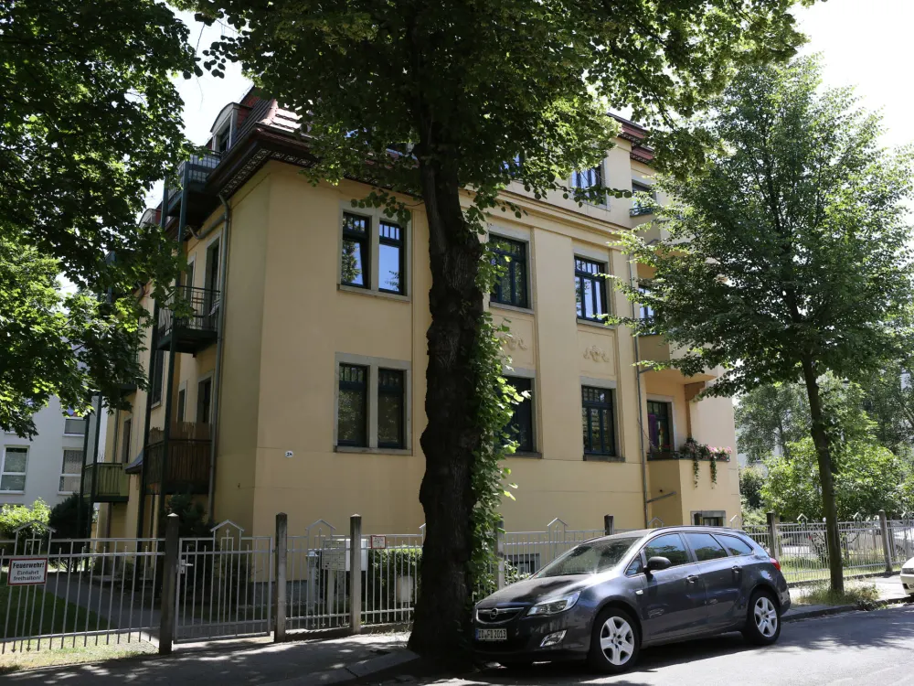 Schöne Gartenwohnung mit Terrasse, Laminat, Bad mit Wanne und Fenster