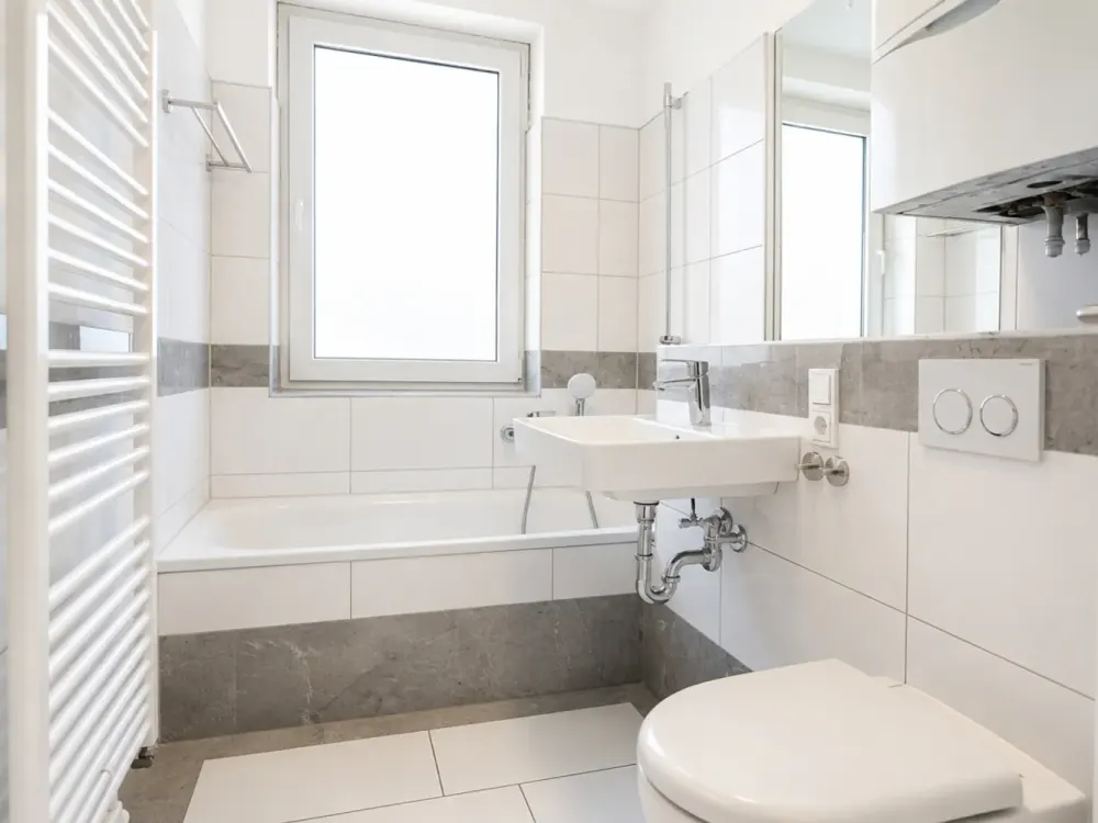 Frisch sanierte 2 Zimmer Wohnung zwischen Königstor und Friedrich-Ebert-Straße sucht neue Mieter