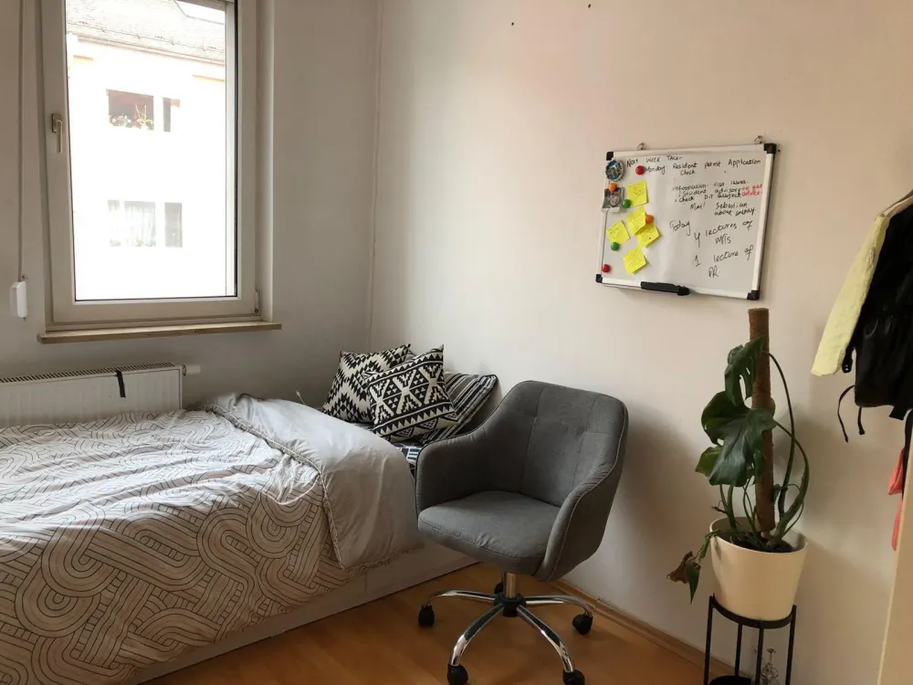 ✨ Helles WG-Zimmer in zentraler 5er-WG in Nürnberg