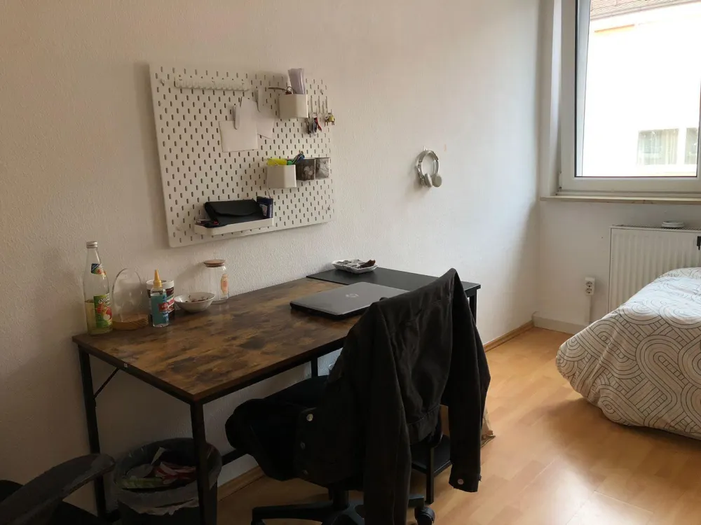 ✨ Helles WG-Zimmer in zentraler 5er-WG in Nürnberg