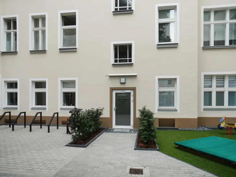 Erstbezug nach umfassender Modernisierung - charmantes Wohnen mit privatem Garten !