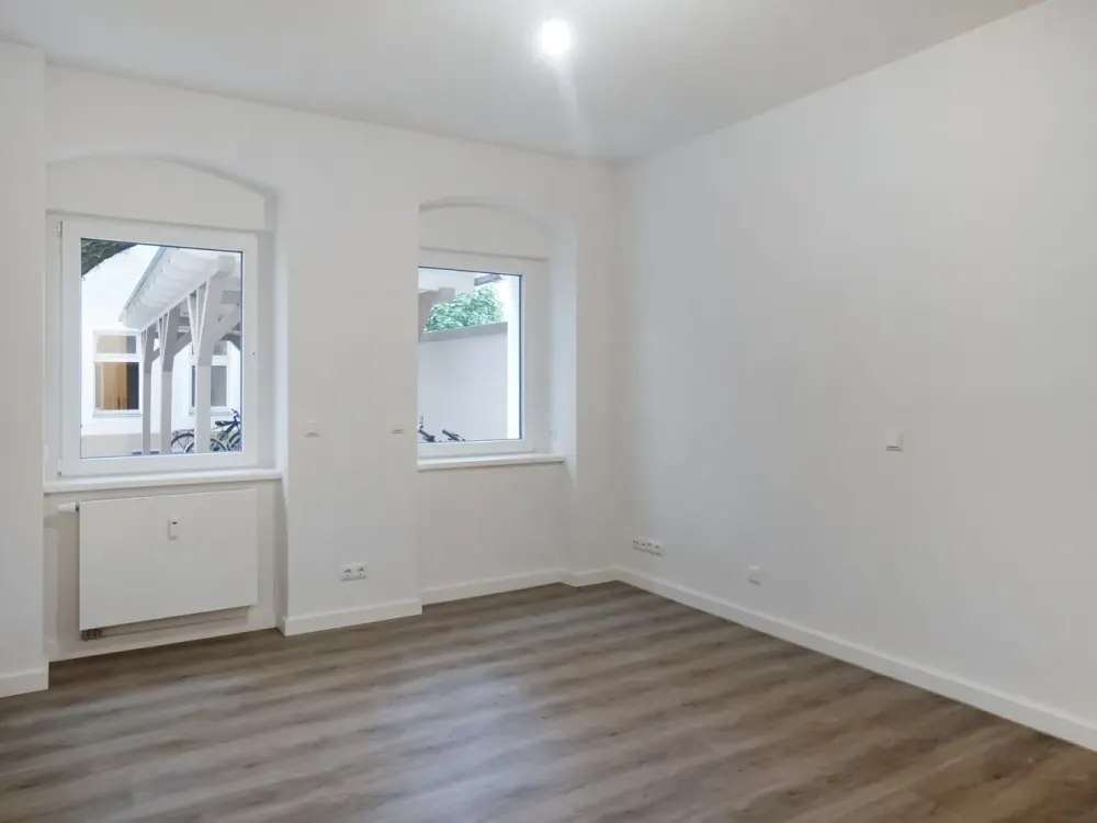 Erstbezug nach umfassender Modernisierung - charmantes Wohnen mit privatem Garten !