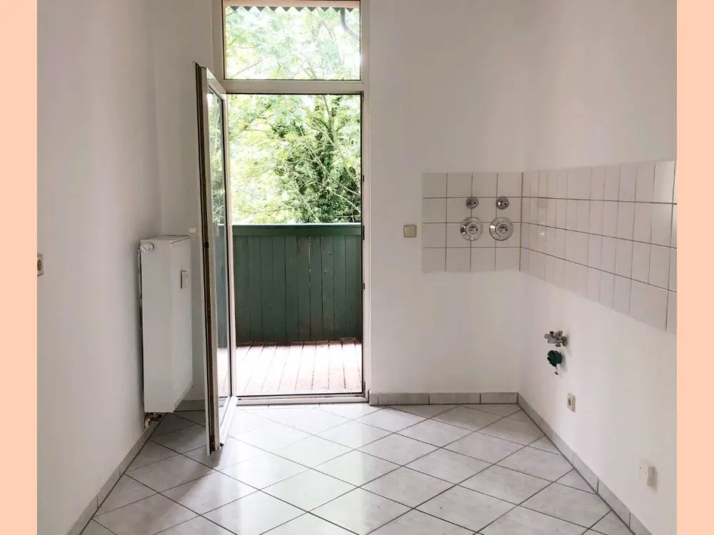 :-) 3-Raum-Wohnung mit WOHNKÜCHE & BALKON / im Altbau