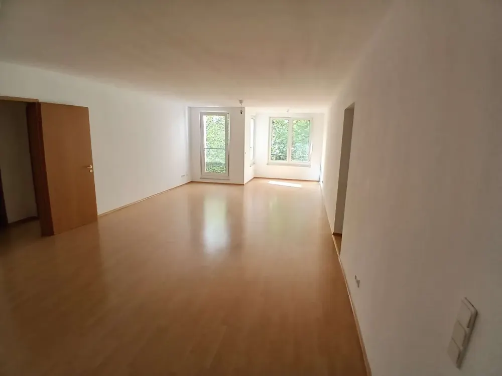 Urbanes Wohnen mit Flair, Helle Wohnung mit Balkon im Herzen der Stadt