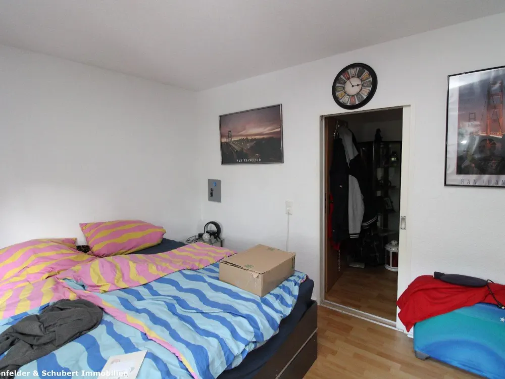 Gut aufgeteilte, helle 3,5 Raum-Wohnung mit eigenem Eingang und 2 KFZ-Stellplätze. Ruhige Lage