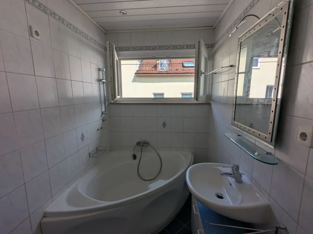 Zentrale 2-Zimmer-Wohnung mit Balkon und Aussicht in Stuttgart-Vaihingen