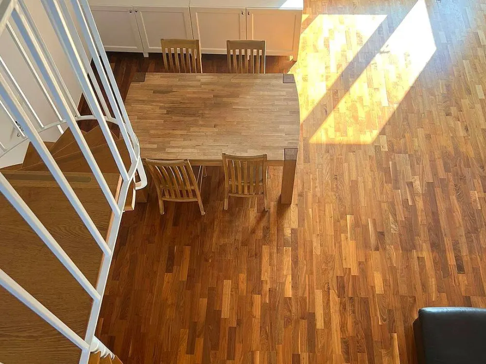 Helle 4,5 Zimmer-Penthaus-Wohnung mit Sonnenbalkon in Oberkassel/Lörick