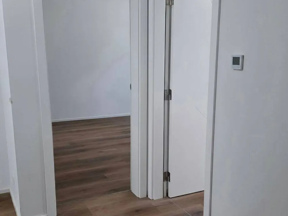 Erstbezug im Neubau: Moderne 3-Zimmer-Wohnung mit Einbauküche & Balkon