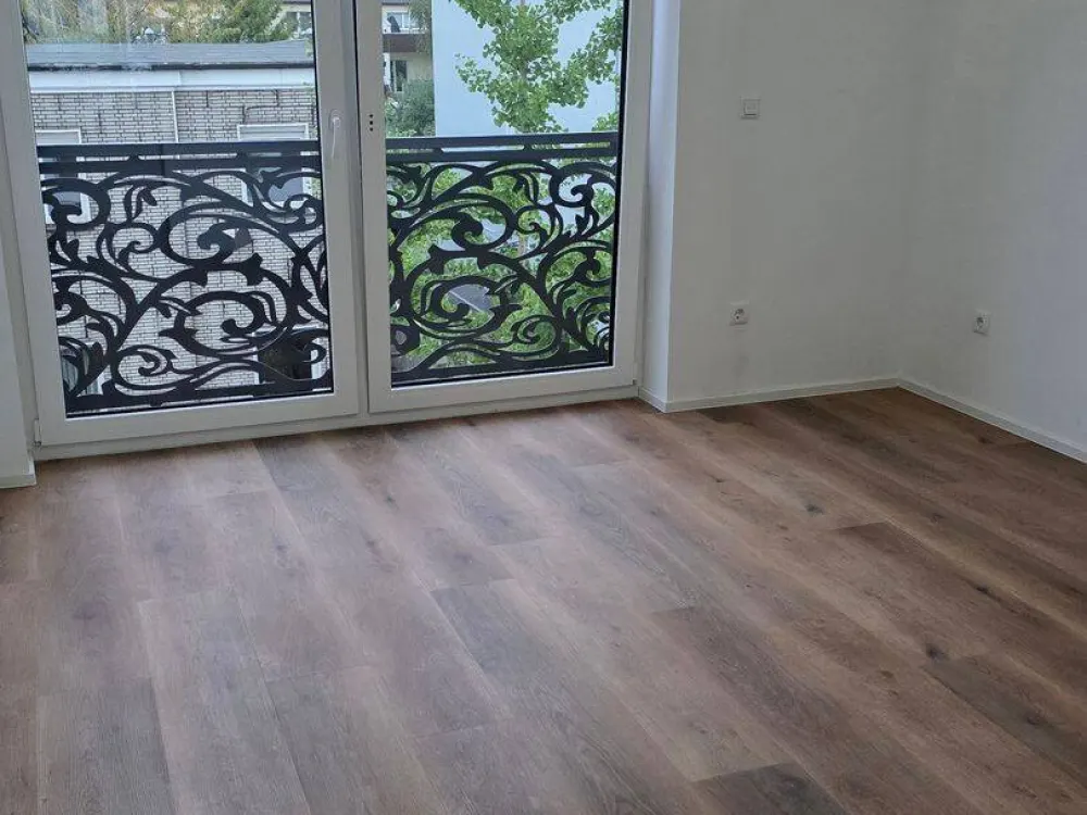 Erstbezug im Neubau: Moderne 3-Zimmer-Wohnung mit Einbauküche & Balkon