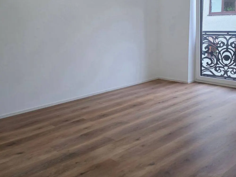 Erstbezug im Neubau: Moderne 3-Zimmer-Wohnung mit Einbauküche & Balkon