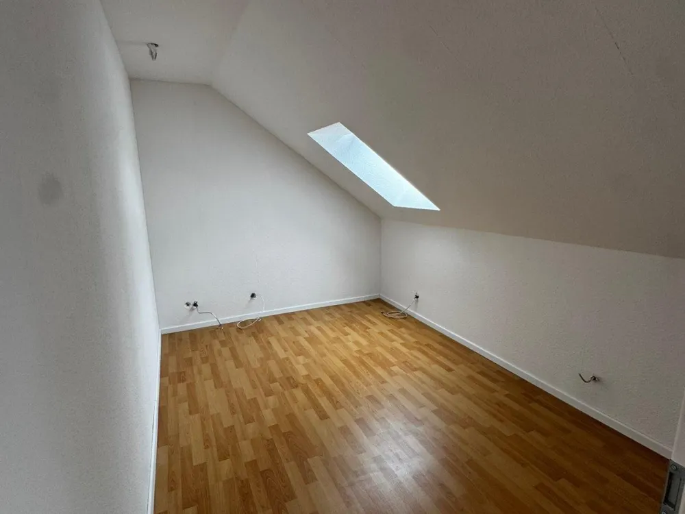 53m² Top Floor Apartment - 2.5 Rooms Kitchen Bathroom - Renovated Available Immediately