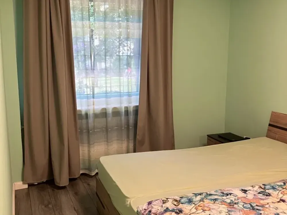 Helle, umfangreich renovierte 3-Zimmer-Wohnung mit Loggia und Einbauküche