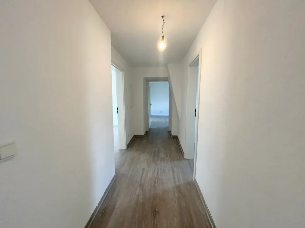 Schöne Dachgeschosswohnung mit modernem Badezimmer