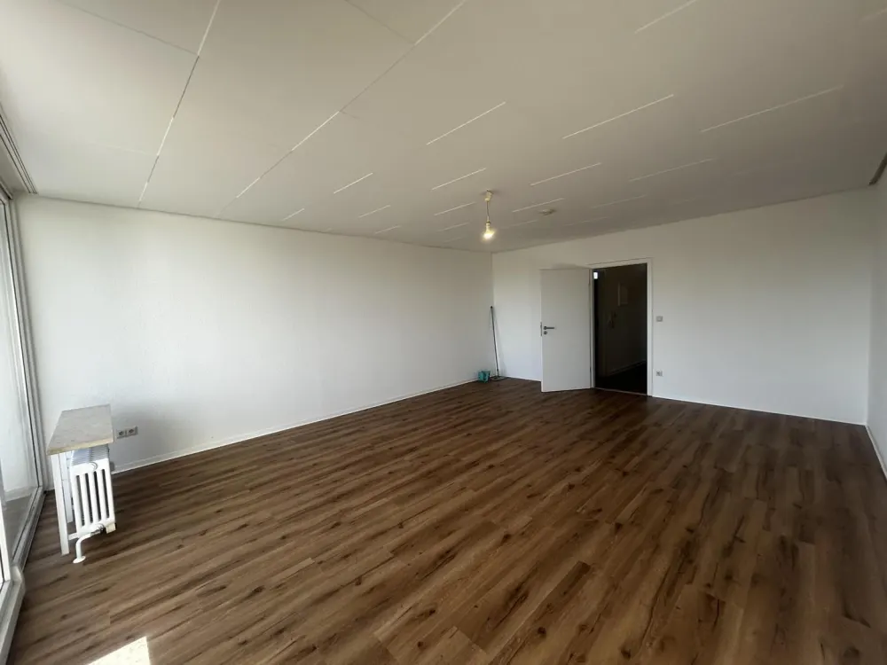 Neu Renoviert: 1-Zimmer-Wohnung mit Loggia in Bad Homburg vor der Höhe