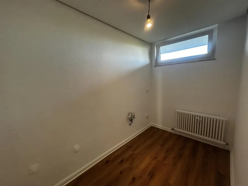 Neu Renoviert: 1-Zimmer-Wohnung mit Loggia in Bad Homburg vor der Höhe