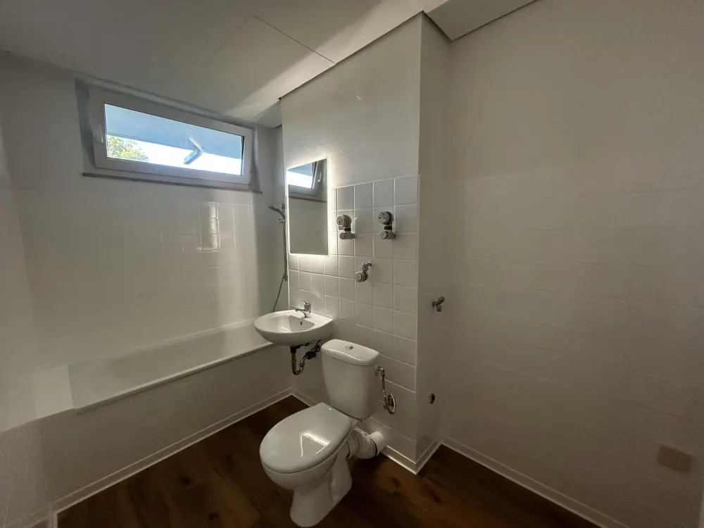 Neu Renoviert: 1-Zimmer-Wohnung mit Loggia in Bad Homburg vor der Höhe