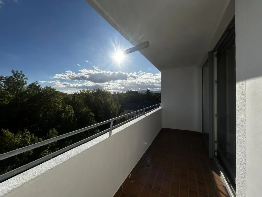 Neu Renoviert: 1-Zimmer-Wohnung mit Loggia in Bad Homburg vor der Höhe