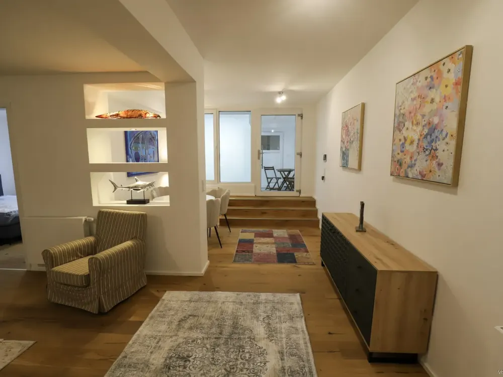 **VISTA Immobilien**Exklusive, voll möblierte 3-Zimmer-Wohnung im Architektenhaus, kernsaniert 2026