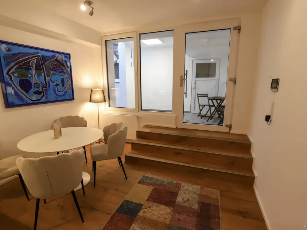 **VISTA Immobilien**Exklusive, voll möblierte 3-Zimmer-Wohnung im Architektenhaus, kernsaniert 2026