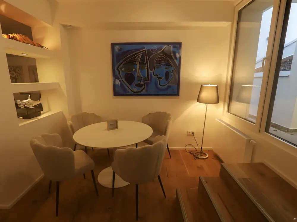 **VISTA Immobilien**Exklusive, voll möblierte 3-Zimmer-Wohnung im Architektenhaus, kernsaniert 2026