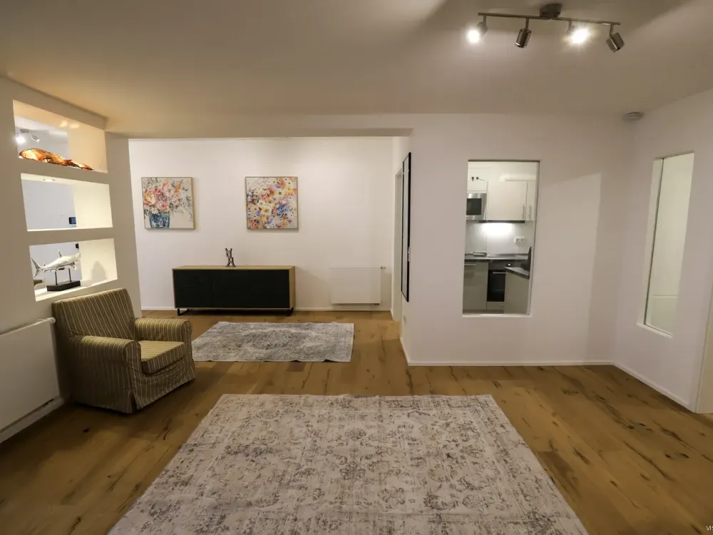**VISTA Immobilien**Exklusive, voll möblierte 3-Zimmer-Wohnung im Architektenhaus, kernsaniert 2026