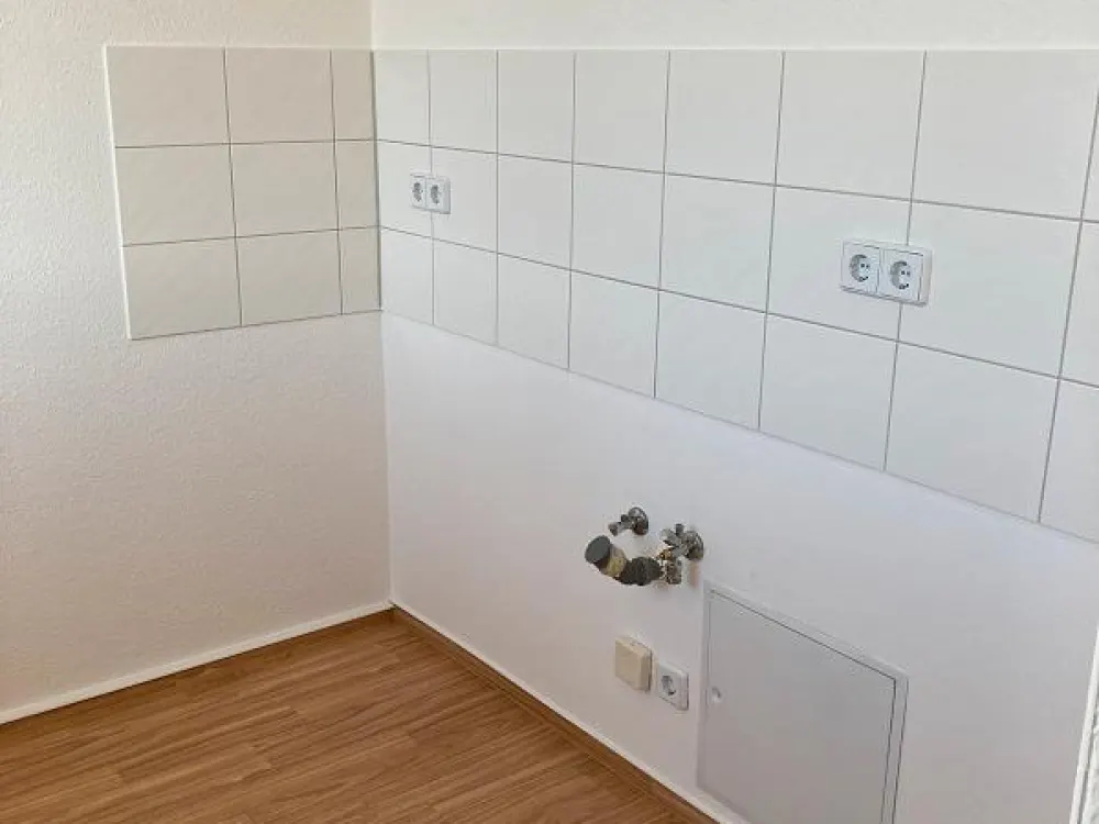 preiswerte 7-Raum-Wohnung mit 2 Balkonen