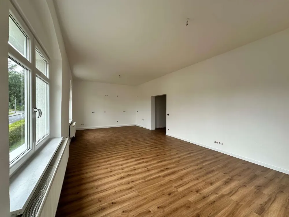 Stilvolle 150 m² 4-Zimmer-Wohnung mit Balkon, Garten und Stellplätzen