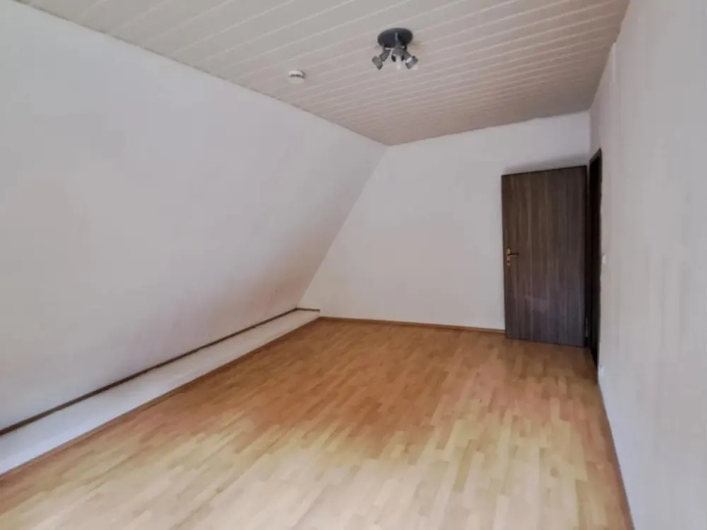 Schöne 4-Zimmer-Wohnung mit Einbauküche in Hoisdorf unter Reet
