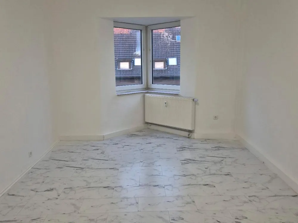 Helle 2,5-Zimmer-Wohnung mit Balkon, frisch renoviert