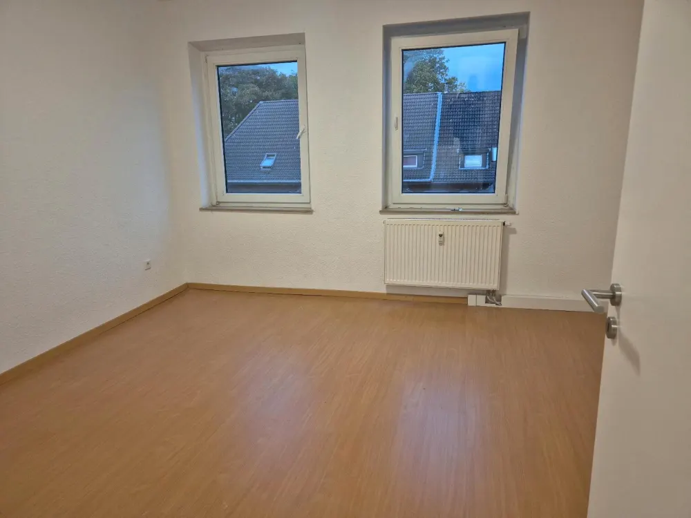Helle 2,5-Zimmer-Wohnung mit Balkon, frisch renoviert