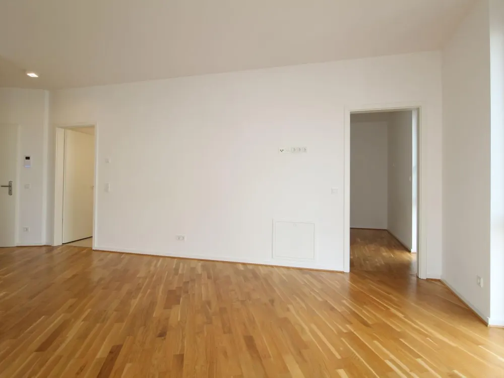 Ab 01.09.2026 bezugsfrei! Helle 2 Zimmer mit EBK und Balkon in ruhiger Seitenstraße!